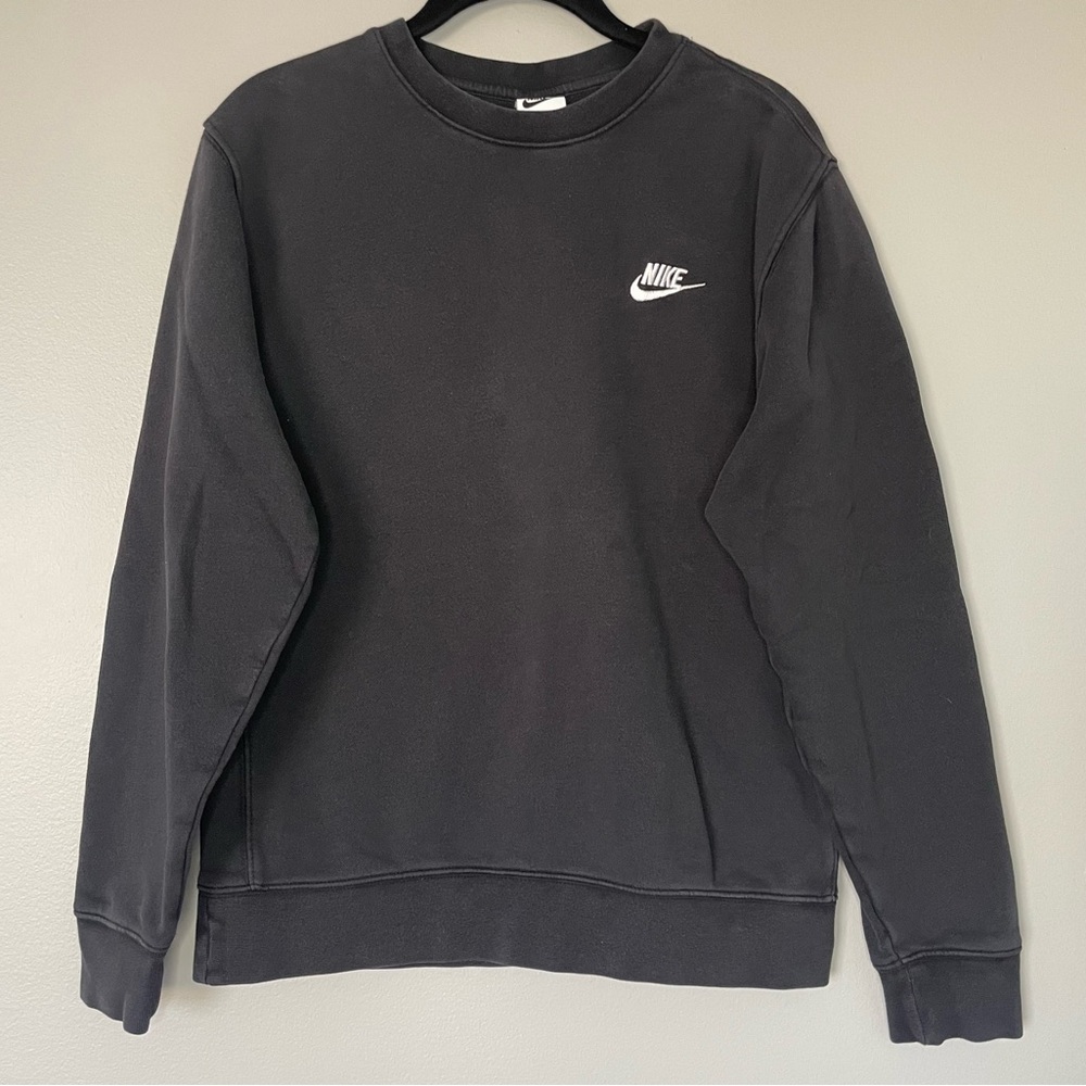 Nike Black Sportswear Club Fleece Unisex Sweatshirt - Picture 2 of 12